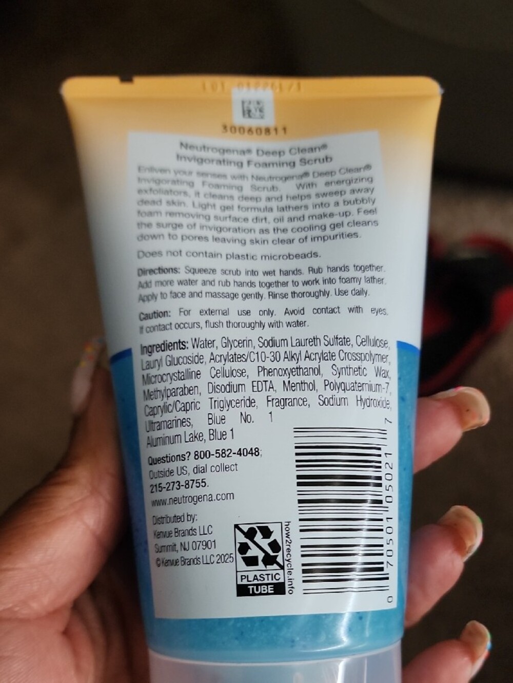 Neutrogena Deep Clean Invigorating Foaming Scrub 4.2 Oz - Picture 2 of 2
